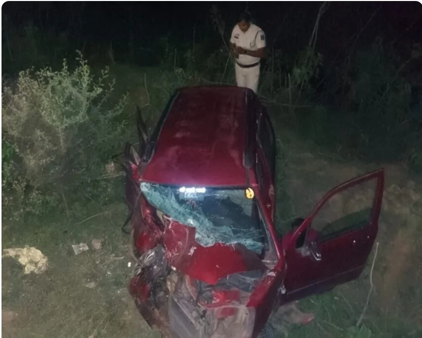 CG Big Road Accident : कार – बोलेरो में भिड़ंत, दर्दनाक हादसे में पिता – पुत्र की मौत 2 अन्य की हालत गंभीर