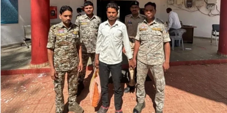 CG Crime : कलयुगी बेटे ने पिता को उतारा मौत के घाट, टमाटर की फसल बर्बाद होने पर पीट-पीटकर मार डाला