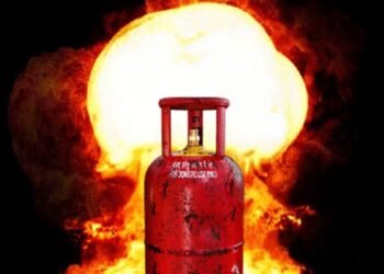CG Breaking : खाना बनाते समय बड़ा हादसा गैस सिलेंडर पाइप फटने से लगी भीषण आग, चार लोग झुलसे