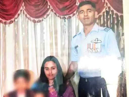 CG News : विंग कमांडर सुसाइड केस में पत्नी के खिलाफ FIR, मानसिक प्रताड़ना के आरोप