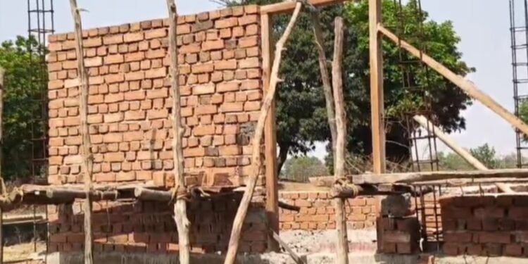 CG News : शासकीय जमीन पर पीएम आवास निर्माण को लेकर विवाद, उपसरपंच पर बड़ा आरोप