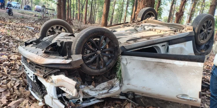 CG Road Accident : कार ने बाइक को मारी टक्कर, मौके पर दो की मौत, तीन की हालत गंभीर