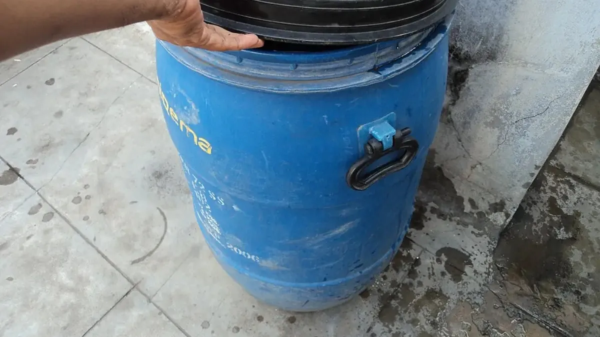 फिर नीला ड्रम कांड…छात्र की गला रेतकर हत्या, घर के अंदर ड्रम में मिला शव