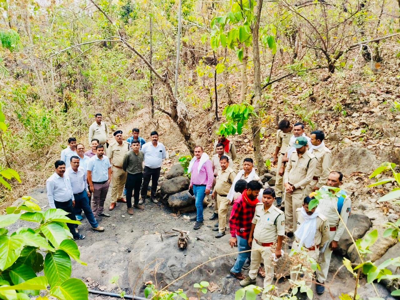 CG: जंगल में अवैध कोयला उत्खनन पर बिग एक्शन, 6 टन से अधिक कोयला जब्त, कई सुरंगें ध्वस्त