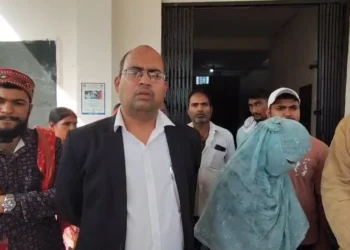 CG Crime : युवती व उसकी मां के साथ छेड़खानी, वीडियो बनाकर ब्लैकमेल का आरोप, विरोध किया तो, घर में घुसकर दी धमकी