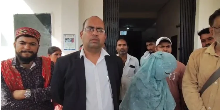 CG Crime : युवती व उसकी मां के साथ छेड़खानी, वीडियो बनाकर ब्लैकमेल का आरोप, विरोध किया तो, घर में घुसकर दी धमकी