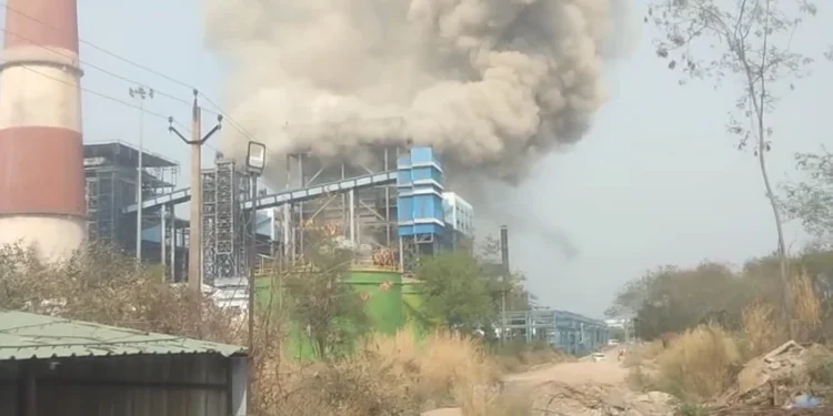 CG Breaking : वेदांता पावर प्लांट में दर्दनाक घटना, भीषण विस्फोट के साथ बॉयलर फटा, कई लोगों की मौत की खबर, 40 से ज्यादा घायल