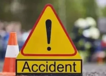 CG Road Accident : NH 30 में बड़ा हादसा, तेज रफ्तार दो कारों में भिड़ंत से 6 लोगों की मौत, मची अफरा तफरी