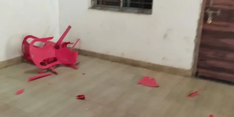 CG Politics News : कांग्रेस भवन बना अखाड़ा: नेताओं के बीच जमकर मारपीट, कुर्सी तोड़े, गाली-गलौज