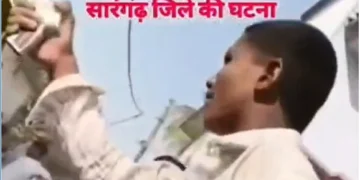 CG Viral Video : शादी समारोह में बवाल दूल्हे की गाड़ी रोक नकली बंदूक से धमकाने का वीडियो वायरल देखे पूरा वीडियो