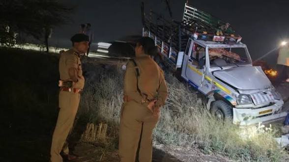 CG: मजदूरों से भरी पिकअप पलटने से 15 की मौत, 10 गंभीर घायल