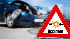 CG: तेज रफ्तार पिकअप अनियंत्रित होकर डिवाइडर से टकराई, मची चीख-पुकार