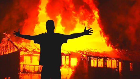 CG: जमीन बंटवारे के विवाद में छोटे भाई का कत्ल.. कमरे में बंद कर लगा दी आग, धूं-धूं कर जलती रही लाश