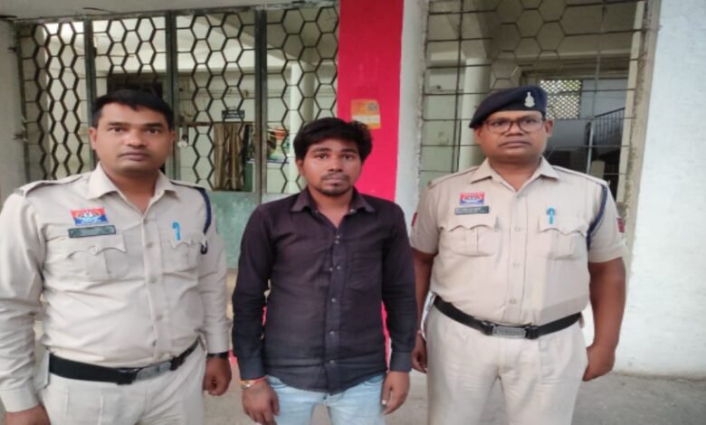 CG News : हाईवे पर धारदार हथियार लेकर लोगों को धमका रहा युवक गिरफ्तार