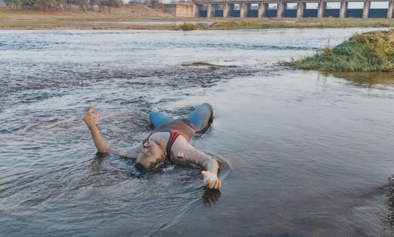 CG News : बैराज में कूदे 11वीं के छात्र शिवम साहू का शव 38 घंटे बाद बरामद, SDRF ने चलाया रेस्क्यू ऑपरेशन