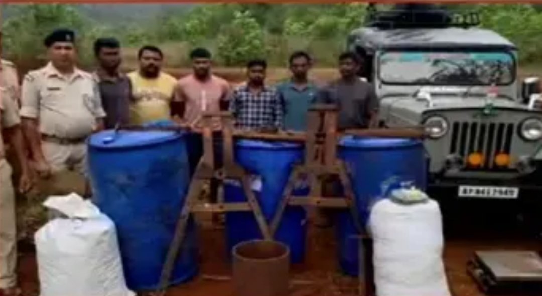 छत्तीसगढ़ के इस जंगल में चल रही थी चलती-फिरती ड्रग फैक्ट्री, रेड मारने गई पुलिस भी रह गई दंग, इतने करोड़ का माल बरामद