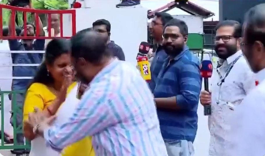महिला विधायक को जबरन गले लगाने की कोशिश करता कांग्रेस नेता … सोशल मीडिया पर तेजी से वायरल हो रहा वीडियो, आप भी देखें