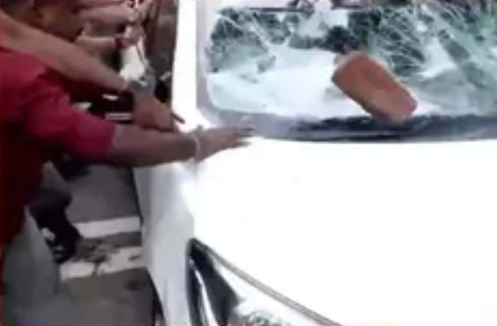 पूर्व सीएम विजयन के घर छापेमारी, समर्थकों ने ED के वाहनों पर किया हमला, अधिकारियों के साथ मारपीट की भी खबर