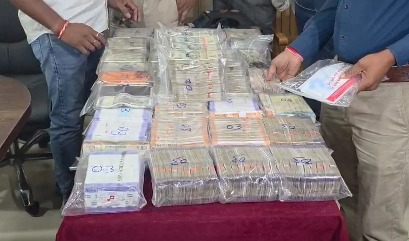 CG News : ऑनलाइन IPL सट्टा सिंडिकेट का भंडाफोड़, 1 करोड़ से ज्यादा कैश बरामद, हवाला नेटवर्क से जुड़े तार