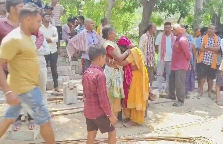 CG Crime : एक ही परिवार के 4 लोगों की हत्या, गांव में फैली दहशत, धारदार हथियार से हुआ वार
