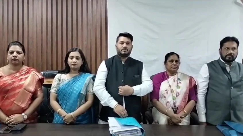 CG News : स्कूल पर कर लिया कब्जा, प्रिंसिपल को धमकाया, रेम्बो मेमोरियल स्कूल विवाद गहराया, पुलिस को शिकायत