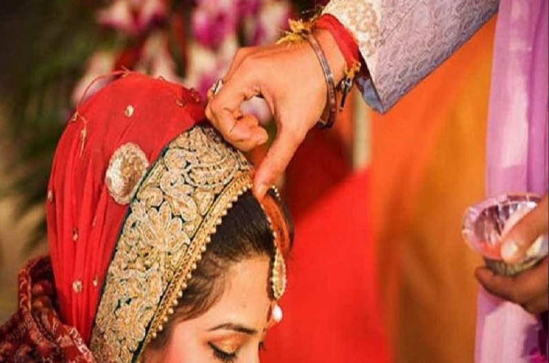 CG News : शादी करके फंस गया यार …. छोटी लड़की से शादी करने पर बड़ा एक्शन, दुल्हा, उसके पिता व दुल्हन के पिता सहित 11 पर FIR