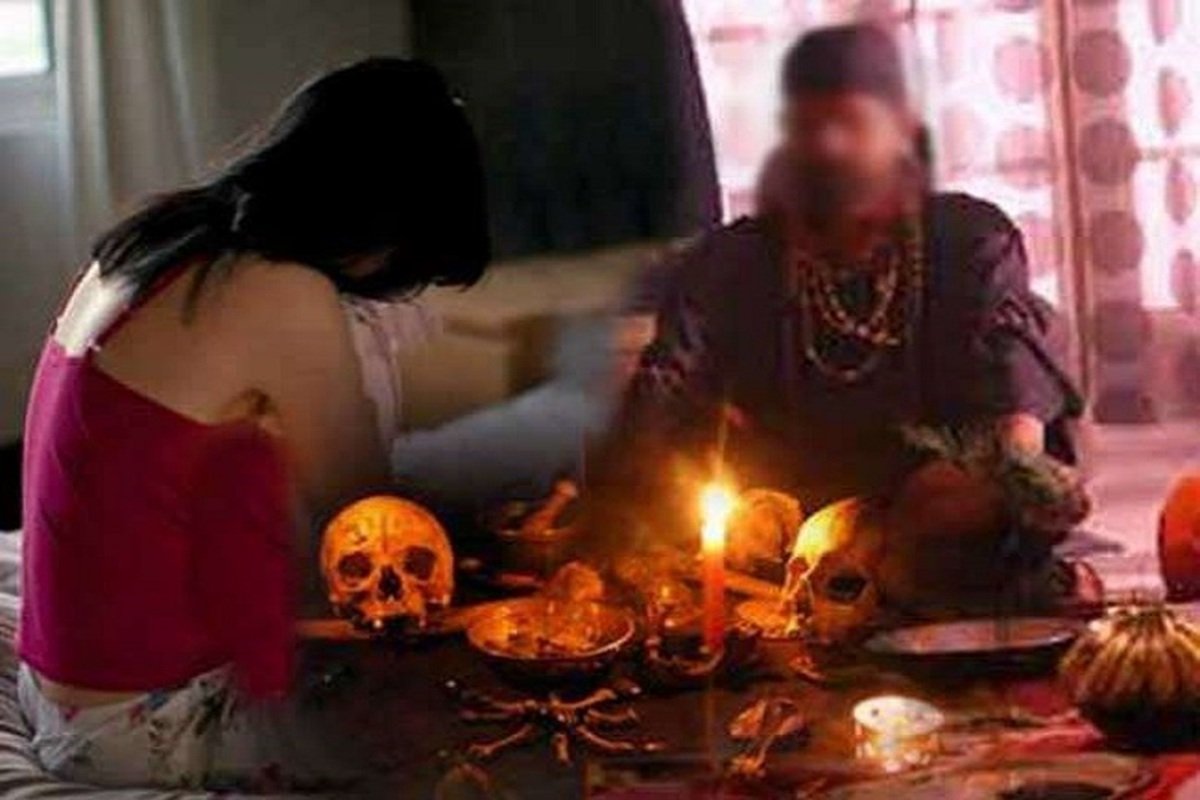 Crime News : दिए गए बिजली के झटके, मूत्र पीने के लिए किया मजबूर दैवीय शक्ति होने का झांसा देकर ढोंगी ने लूट महिला की आबरू