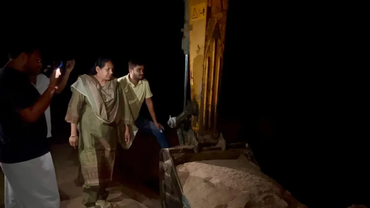 CG News : अफसरों को फोन लगाती रही विधायक, नहीं हुआ रिसीव, तो आधी रात खुद ही छापा मारने पहुंच गई, मचा हड़कंप