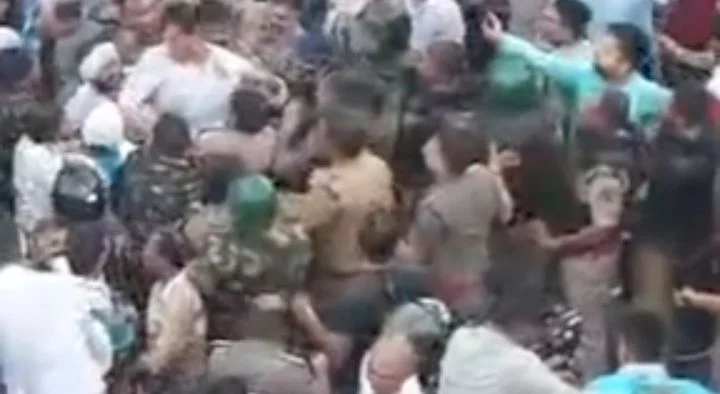 CG News : विधायक देवेंद्र यादव का कुर्ता फाड़ते वीडियो वायरल, सियासत गरमाई, मंत्री केदार कश्यप का पलटवार, बोले, PSC छात्रों के लिए क्यों नहीं फाड़ा कुर्ता?