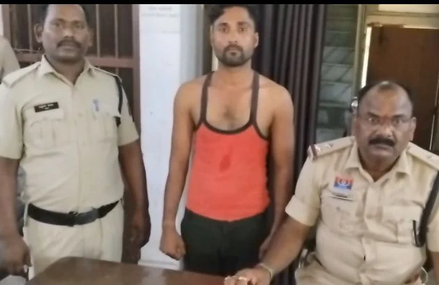CG Crime : चाकूबाजी कांड में घायल युवक की मौत, अवैध संबंधों के विवाद में हत्या, रायपुर से गिरफ्तार हुआ आरोपी दुर्गेश उर्फ सर्किट