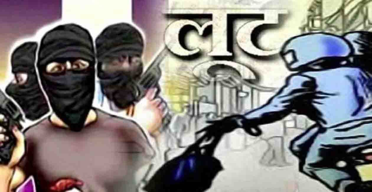 CG Crime : एक और बड़ी लूट, बाइक सवार बदमाशों ने ठेकेदार के अकाउंटेंट को बनाया निशाना, छीनकर ले गए लाखों रुपए