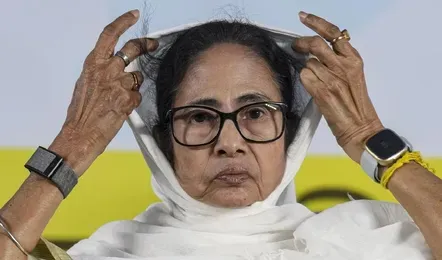बंगाल में ममता को भारी पड़ गई ये गलती! दीदी के हाथ से फिसल गए 60 विधायक, जानिए TMC में टूट की इनसाइड स्टोरी