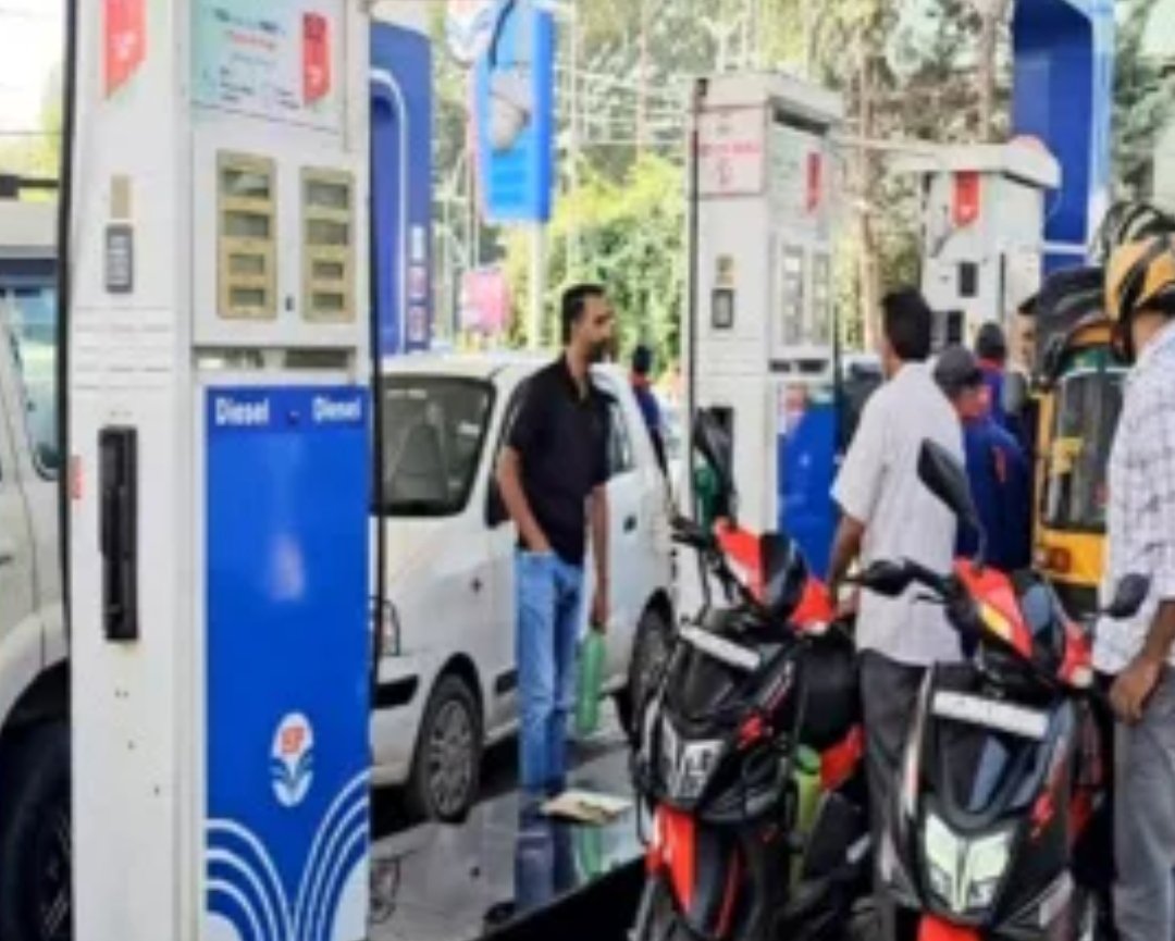 Petrol Diesel Price in India : क्या आज कच्चे तेल ने दिखाया कमाल? इस शहर में पेट्रोल 101.54 और डीजल का रेट 89.47 रुपये लीटर, महंगाई से परेशान जनता को मिली खुशखबरी!