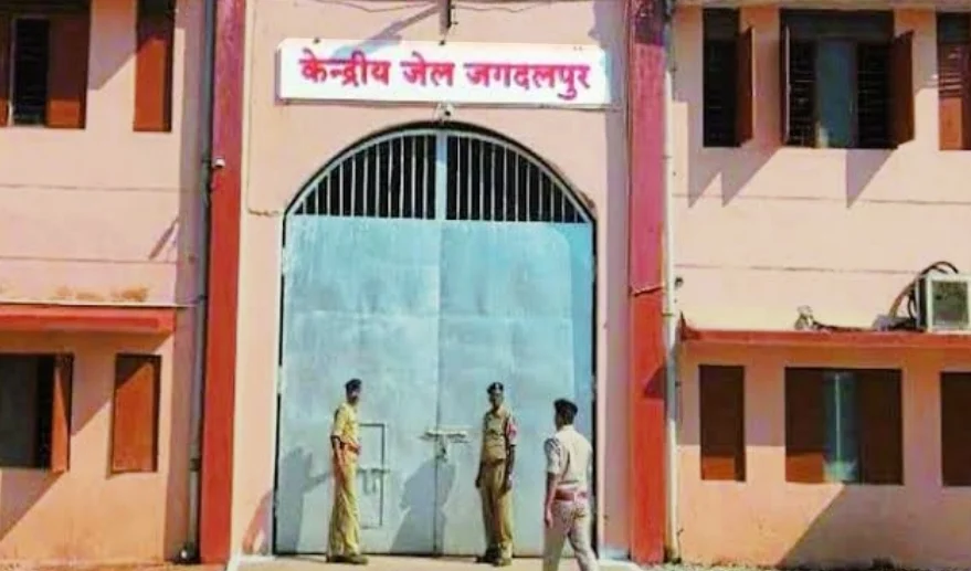 CG News : केंद्रीय जेल में महिला कैदी ने लगाई फांसी, सुरक्षा व्यवस्था पर फिर उठे सवाल, पहले भी जेल से फरार हो चुका है बंदी