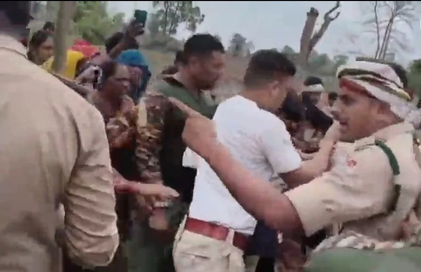 Breaking : जंगल में वन अमले पर ग्रामीणों ने किया जानलेवा हमला, 8 से अधिक वनरक्षक घायल, घटना के 2 घंटे तक नहीं मिली मदद