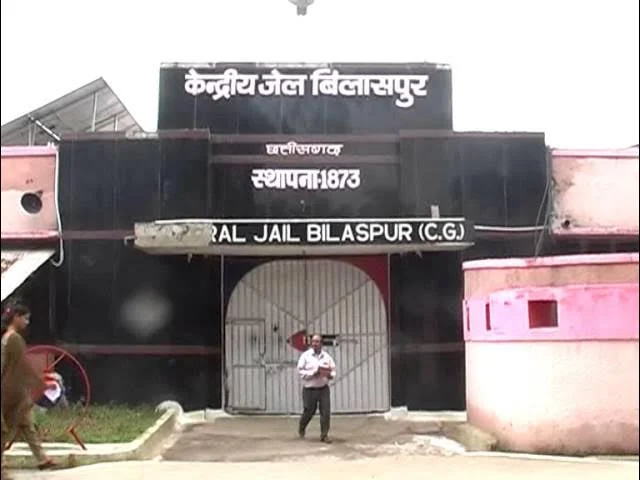 CG Crime : जेल के भीतर खूनी वारदात तिहरे हत्याकांड में सजा काट रहे कैदी ने विचाराधीन बंदी की पत्थर मारकर हत्या