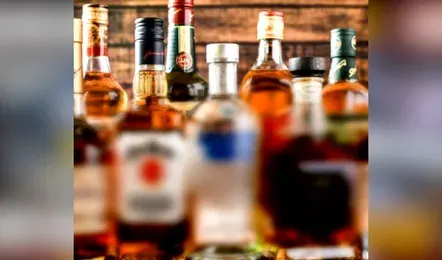 CG Liquor News : शराब की हर बोतल पर ‘खेल’! 10-20 रुपए की ओवररेटिंग से सालभर में 1500 करोड़ की कमाई का दावा