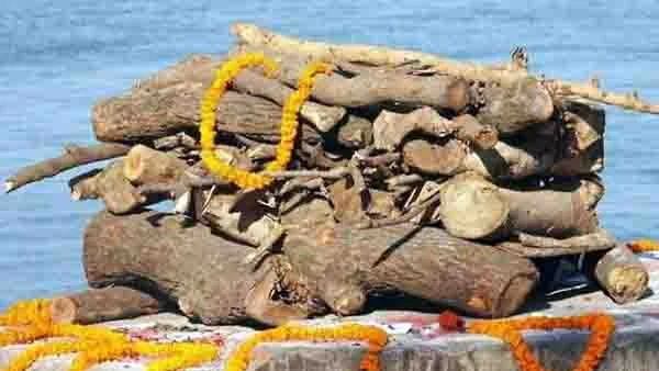 CG : मां की अर्थी सजाते – सजाते शिक्षक की हुई मौत, एक साथ उठी मां – बेटे की अर्थी, सुबह मां, तो दोपहर होते-होते शिक्षक की भी चली गयी जान