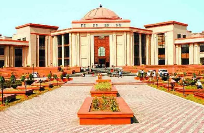 CG High Court : चरणपादुका योजना की खरीदी पर हाईकोर्ट का बड़ा आदेश, 50 करोड़ की जूता खरीदी टेंडर पर रोक