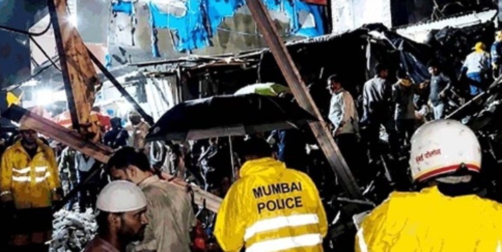 Breaking : भारी बारिश मुंबई में दो जगह भूस्खलन, मलबे में दबे लोग, कई ट्रेनें भी रद्द …