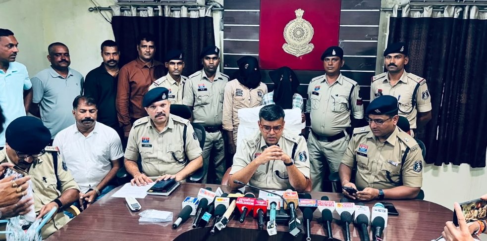 Korba : छुरी में राज ज्वेलर्स लूटकांड का खुलासा: दो आरोपी गिरफ्तार, तीसरा फरार चोरी की बाइक और कट्टे से रची थी साजिश