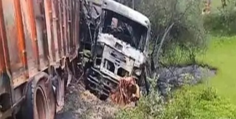 Road Accident : हाइवा – ट्रेलर की भिड़ंत के बाद लगी आग दो चालकों की मौत …