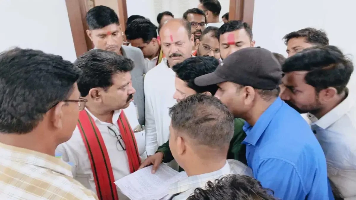 CG News : मनरेगा कर्मचारियों ने आंदोलन रद्द, डिप्टी सीएम विजय शर्मा के आश्वासन के बाद बनी सहमति