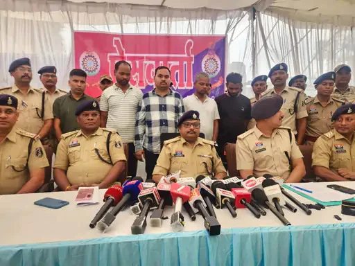 CG News : शिक्षकों से 12 करोड़ की ठगी का खुलासा, मल्टीपल बैंक लोन के नाम पर फंसाने वाला अंतरजिला गिरोह गिरफ्तार