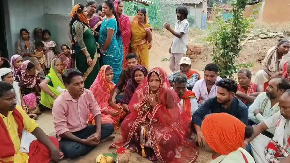 CG News : मंडप सजा, बारात पहुंची … फेरे से पहले दुल्हन परिजनों संग हुई गायब, जेवर और मोबाइल लेकर फरार होने का आरोप