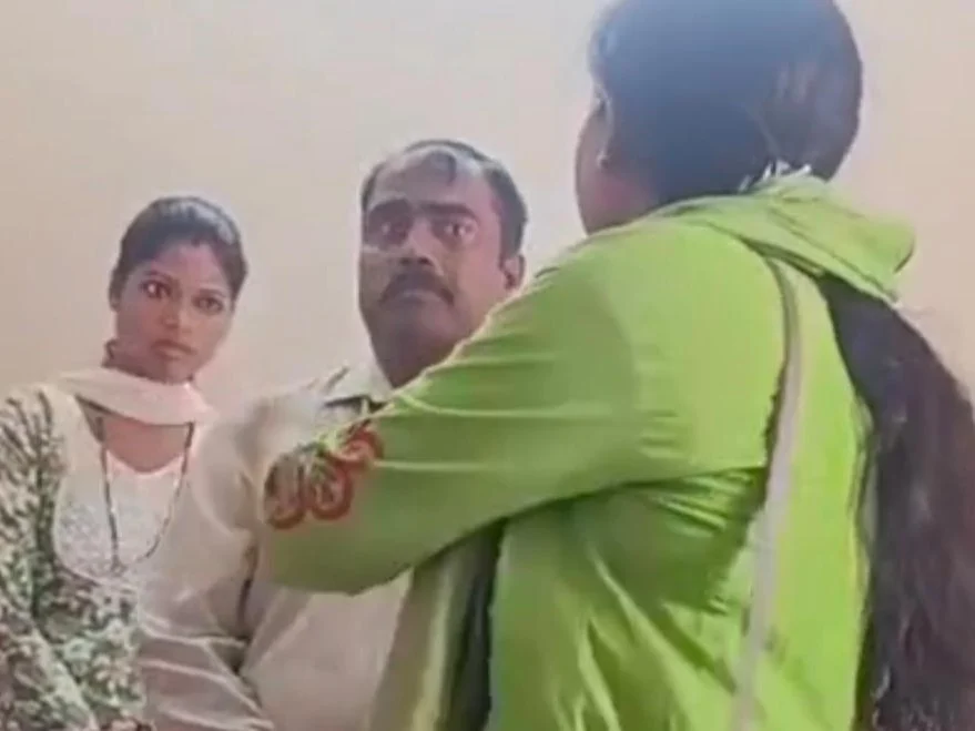 CG News : अश्लील मैसेज विवाद में नया मोड़ छात्रा का कथित वीडियो वायरल, ₹2.5 लाख मांगने का दावा, जांच में नया एंगल