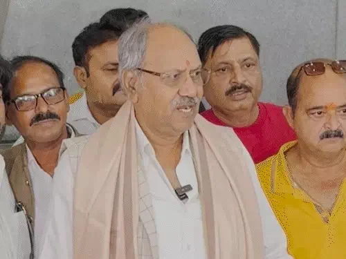 CG : बृजमोहन अग्रवाल बोले, रात के अंधेरे में घर तोड़ने वाले दोषियों पर कार्रवाई हो, कहा, मैं हमेशा प्रभावित ग्रामीणों के साथ