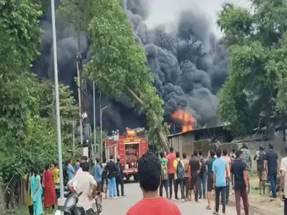 Korba : ब्रेकिंग न्यूज़ … कोल पिच कार्बन फैक्ट्री में आग लगी, मौके पर पहुंची दमकल की गाड़ियां