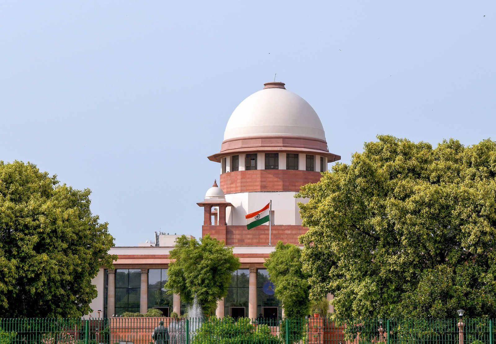 Suprim Court : पेट्रोल में एथेनॉल मिलाने को लेकर सुप्रीम कोर्ट का बड़ा फैसला, खारिज की ये याचिका, जानिए क्या कहा …