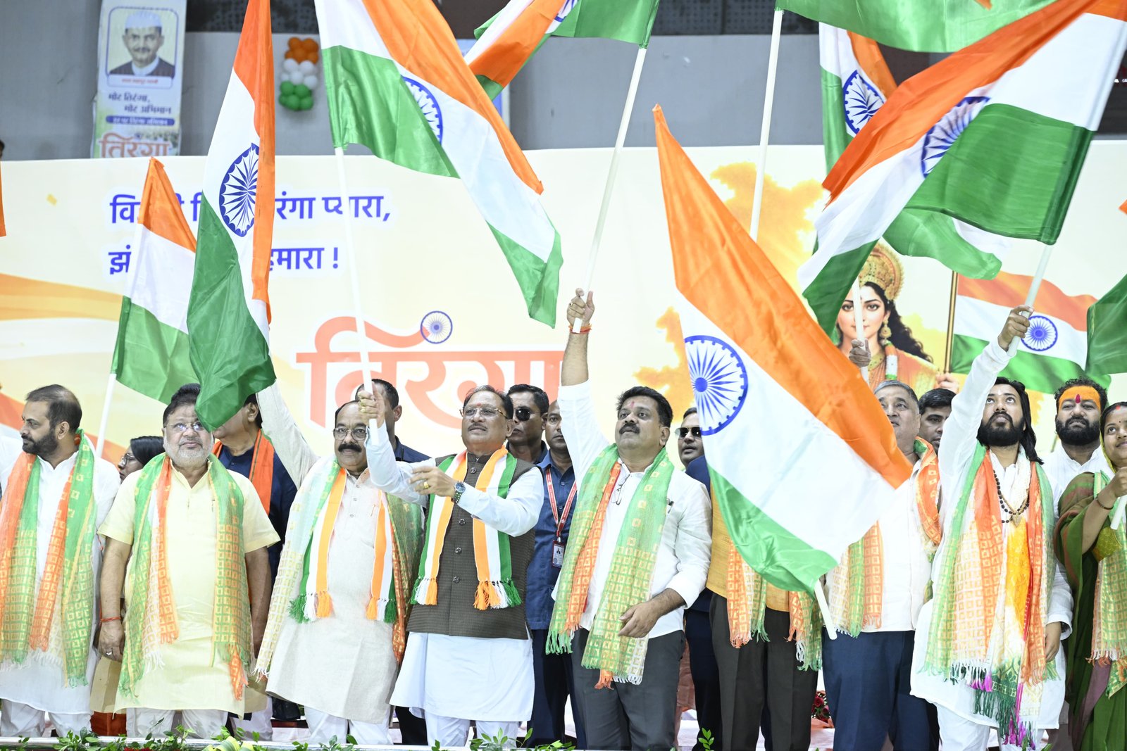 CG: मुख्यमंत्री विष्णु देव साय ने हाथ में तिरंगा थामकर किया भव्य तिरंगा यात्रा का नेतृत्व